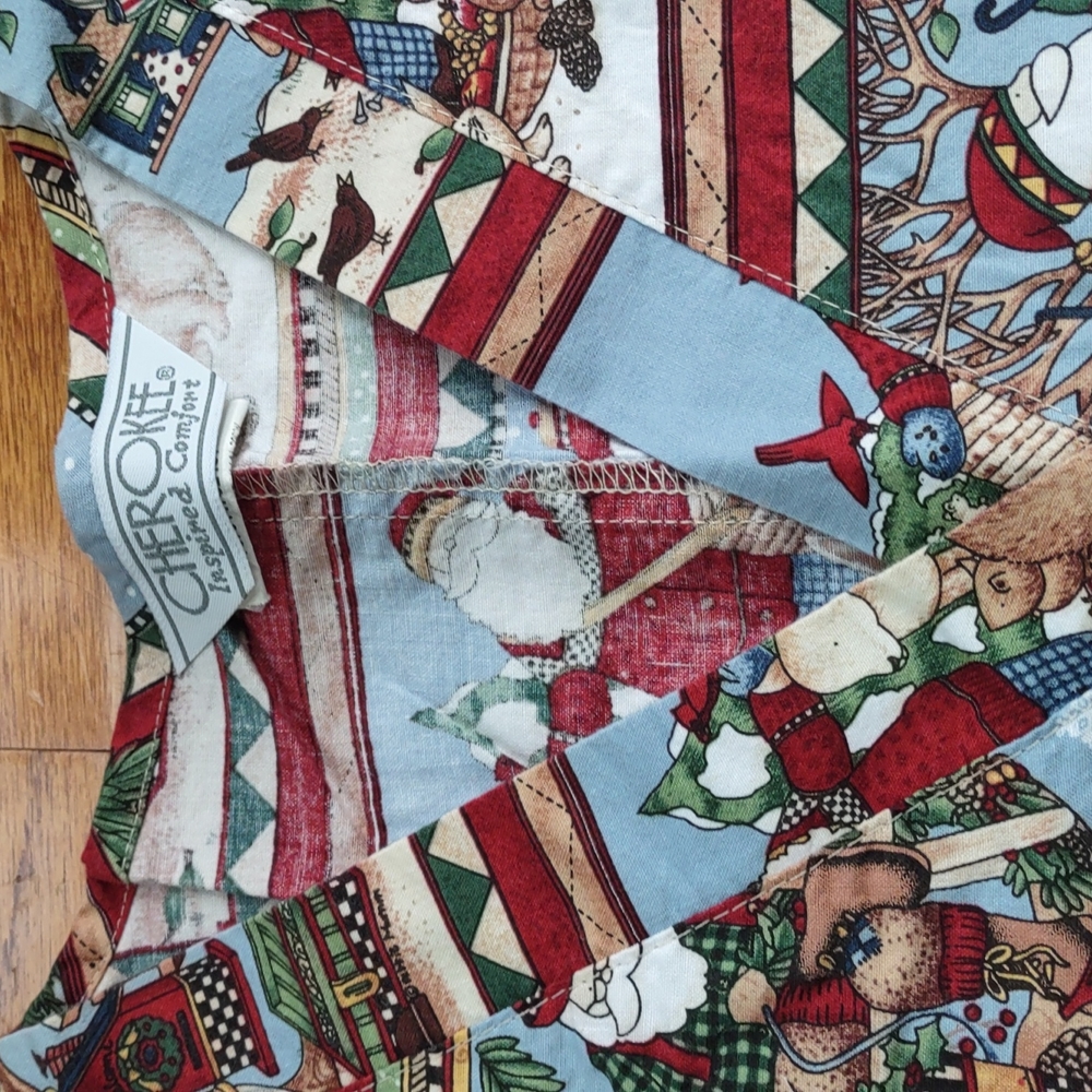 Cherokee scrub top (Santa) - Picture 3 of 6